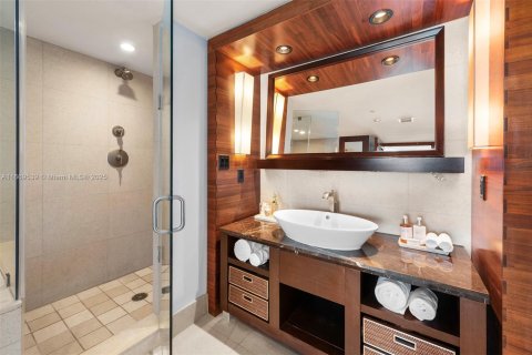 Condo in Miami Beach, Florida, 2 bedrooms № 2013772 - photo 20