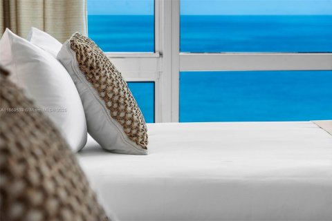 Condo in Miami Beach, Florida, 2 bedrooms № 2013772 - photo 25