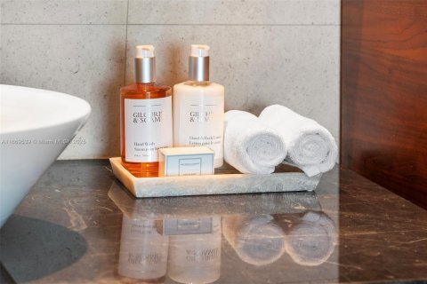 Condo in Miami Beach, Florida, 2 bedrooms № 2013772 - photo 22