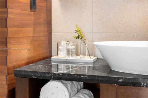 Condo in Miami Beach, Florida, 2 bedrooms № 2013772 - photo 21