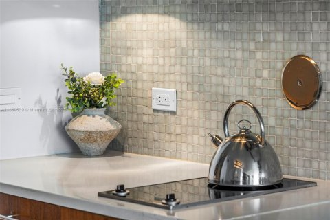 Condo in Miami Beach, Florida, 2 bedrooms № 2013772 - photo 12