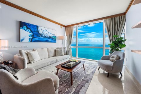 Condo in Miami Beach, Florida, 2 bedrooms № 2013772 - photo 2
