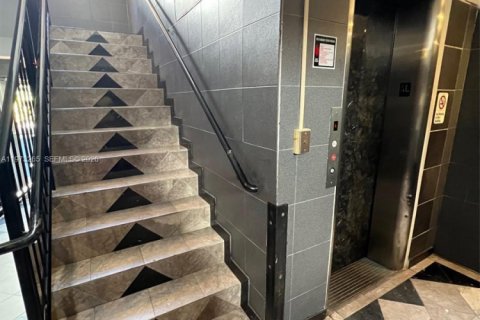 Copropriété à vendre à Miami Beach, Floride: 39.02 m2 № 2033763 - photo 16