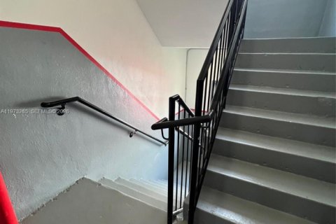 Copropriété à vendre à Miami Beach, Floride: 39.02 m2 № 2033763 - photo 19