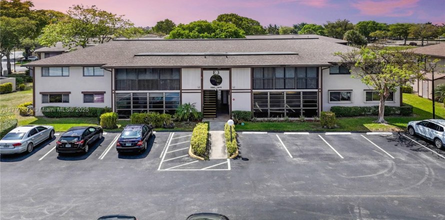 Condominio en Tamarac, Florida, 2 dormitorios  № 1671574