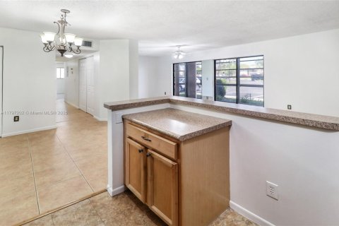 Condominio en venta en Tamarac, Florida, 2 dormitorios, 108.05 m2 № 1671574 - foto 13