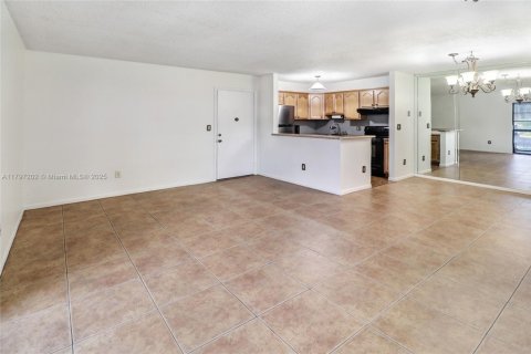 Condominio en venta en Tamarac, Florida, 2 dormitorios, 108.05 m2 № 1671574 - foto 8