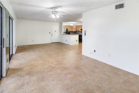 Condominio en venta en Tamarac, Florida, 2 dormitorios, 108.05 m2 № 1671574 - foto 7