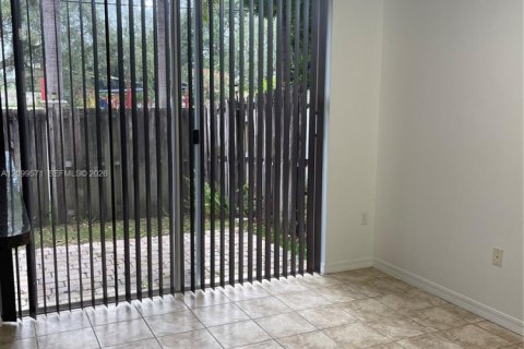 Touwnhouse à vendre à Hollywood, Floride: 2 chambres, 130.99 m2 № 2400608 - photo 8