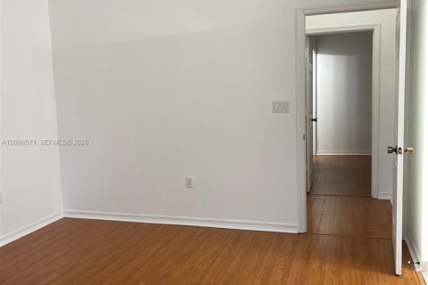 Touwnhouse à vendre à Hollywood, Floride: 2 chambres, 130.99 m2 № 2400608 - photo 14