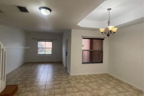 Touwnhouse à vendre à Hollywood, Floride: 2 chambres, 130.99 m2 № 2400608 - photo 6