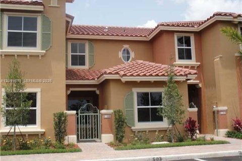 Touwnhouse à Hollywood, Floride 2 chambres, 130.99 m2 № 2400608