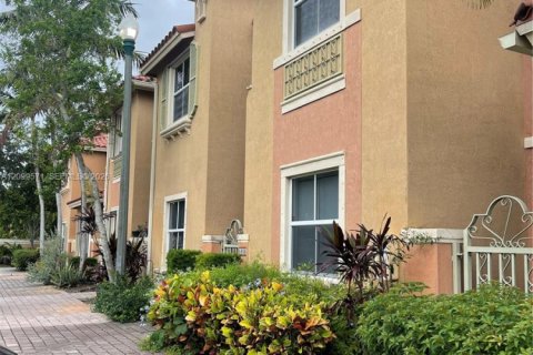 Touwnhouse à vendre à Hollywood, Floride: 2 chambres, 130.99 m2 № 2400608 - photo 4