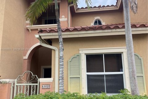 Touwnhouse à vendre à Hollywood, Floride: 2 chambres, 130.99 m2 № 2400608 - photo 3