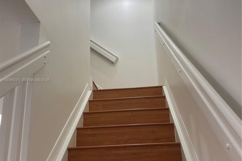 Touwnhouse à vendre à Hollywood, Floride: 2 chambres, 130.99 m2 № 2400608 - photo 12