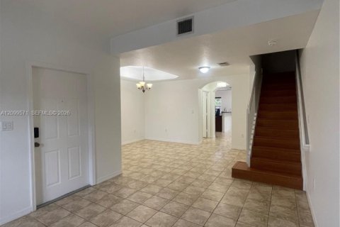 Touwnhouse à vendre à Hollywood, Floride: 2 chambres, 130.99 m2 № 2400608 - photo 5