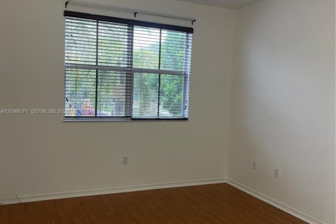 Touwnhouse à vendre à Hollywood, Floride: 2 chambres, 130.99 m2 № 2400608 - photo 13