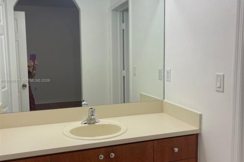 Touwnhouse à vendre à Hollywood, Floride: 2 chambres, 130.99 m2 № 2400608 - photo 17