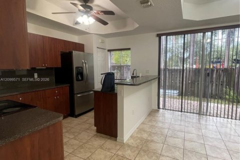 Touwnhouse à vendre à Hollywood, Floride: 2 chambres, 130.99 m2 № 2400608 - photo 9