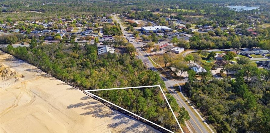 Immobilier commercial à Deltona, Floride № 2151249