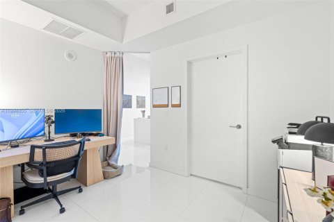 Купить кондоминиум в Майами, Флорида 1 комната, 115.57м2, № 2055715 - фото 29