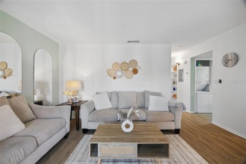 Condo in Saint Pete Beach, Florida, 2 bedrooms  № 1615982 - photo 11