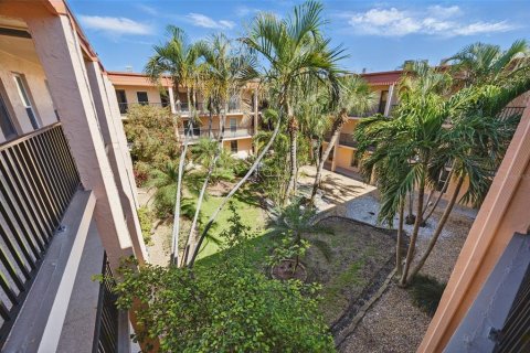 Condo in Saint Pete Beach, Florida, 2 bedrooms  № 1615982 - photo 25