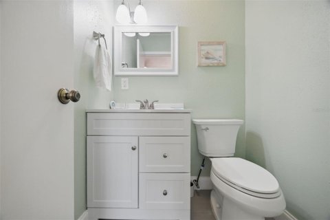 Condo in Saint Pete Beach, Florida, 2 bedrooms  № 1615982 - photo 18