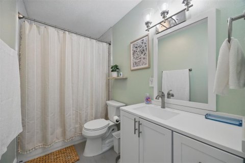 Condo in Saint Pete Beach, Florida, 2 bedrooms  № 1615982 - photo 15