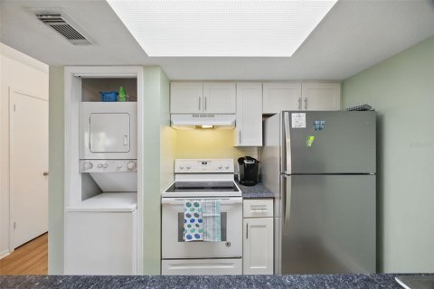 Condo in Saint Pete Beach, Florida, 2 bedrooms  № 1615982 - photo 14