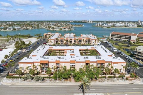 Condo in Saint Pete Beach, Florida, 2 bedrooms  № 1615982 - photo 23