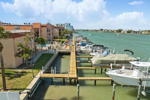 Condo in Saint Pete Beach, Florida, 2 bedrooms  № 1615982 - photo 3