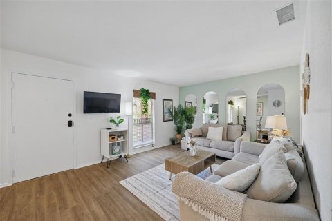 Condo in Saint Pete Beach, Florida, 2 bedrooms  № 1615982 - photo 9