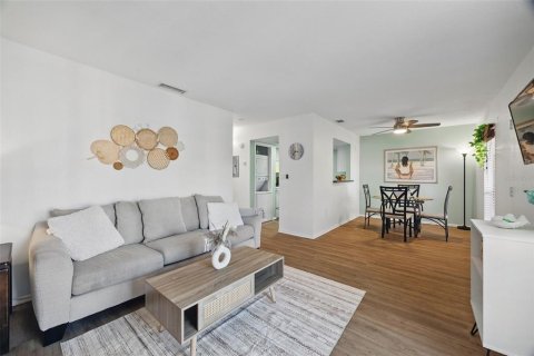 Condo in Saint Pete Beach, Florida, 2 bedrooms  № 1615982 - photo 5