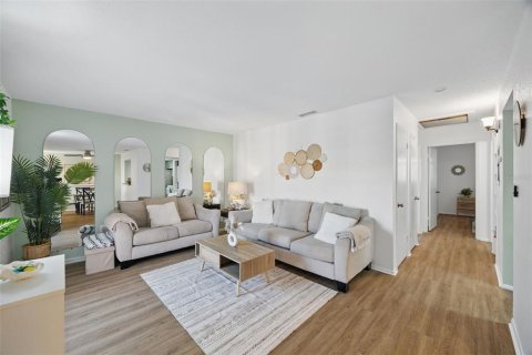 Condo in Saint Pete Beach, Florida, 2 bedrooms  № 1615982 - photo 10