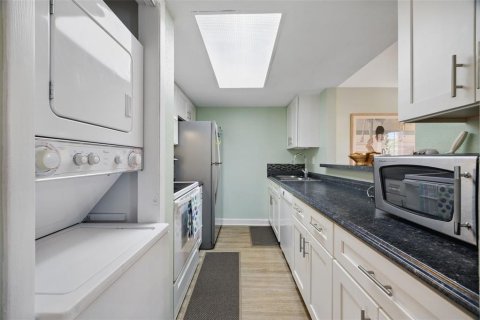Снять в аренду кондоминиум в Сент-Пит-Бич, Флорида 2 спальни, 78.5м2, № 1615982 - фото 13