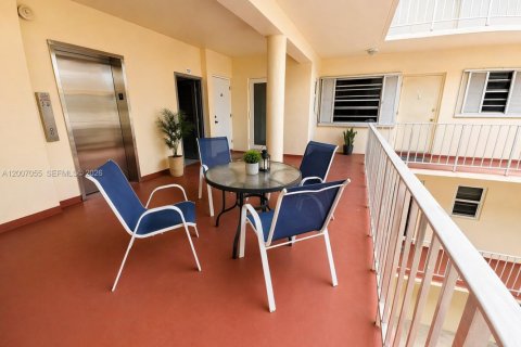 Copropriété à louer à Hollywood, Floride: 1 chambre, 66.89 m2 № 2070743 - photo 18