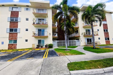 Copropriété à louer à Hollywood, Floride: 1 chambre, 66.89 m2 № 2070743 - photo 7
