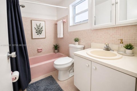 Copropriété à louer à Hollywood, Floride: 1 chambre, 66.89 m2 № 2070743 - photo 9
