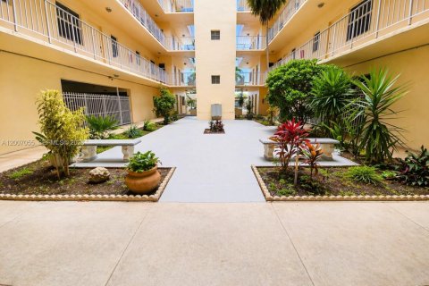 Copropriété à louer à Hollywood, Floride: 1 chambre, 66.89 m2 № 2070743 - photo 19