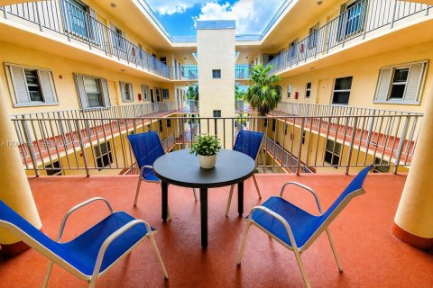Copropriété à louer à Hollywood, Floride: 1 chambre, 66.89 m2 № 2070743 - photo 13