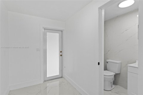 House in Miami Gardens, Florida 4 bedrooms, 137.68 sq.m. № 1747797 - photo 16