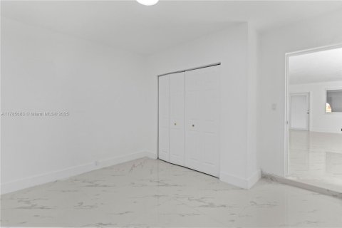 House in Miami Gardens, Florida 4 bedrooms, 137.68 sq.m. № 1747797 - photo 27