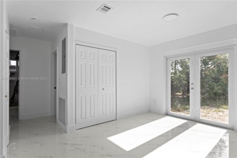 House in Miami Gardens, Florida 4 bedrooms, 137.68 sq.m. № 1747797 - photo 18