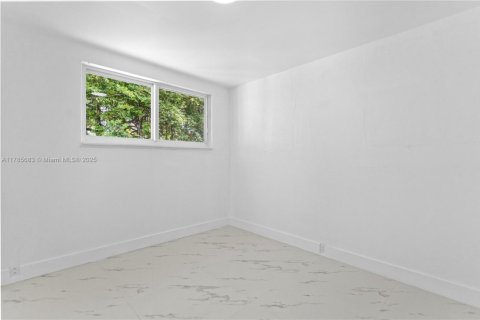 House in Miami Gardens, Florida 4 bedrooms, 137.68 sq.m. № 1747797 - photo 17