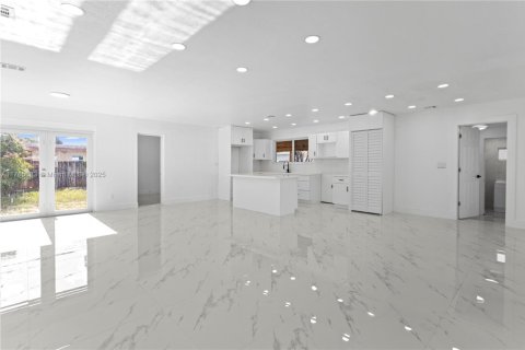House in Miami Gardens, Florida 4 bedrooms, 137.68 sq.m. № 1747797 - photo 23