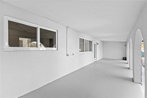 House in Miami Gardens, Florida 4 bedrooms, 137.68 sq.m. № 1747797 - photo 11