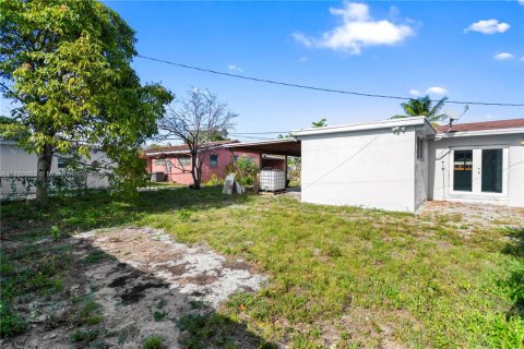 House in Miami Gardens, Florida 4 bedrooms, 137.68 sq.m. № 1747797 - photo 9