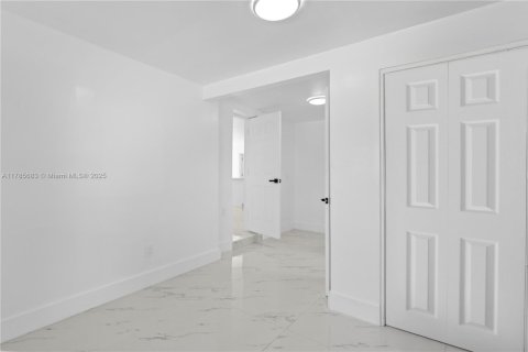 House in Miami Gardens, Florida 4 bedrooms, 137.68 sq.m. № 1747797 - photo 2