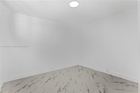 House in Miami Gardens, Florida 4 bedrooms, 137.68 sq.m. № 1747797 - photo 14